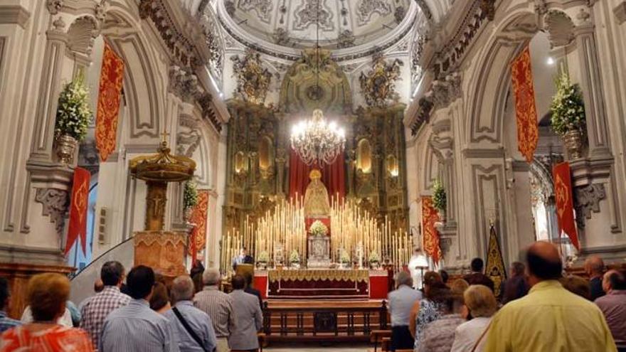 La Virgen del Rosario en los cultos celebrados en su honor por su festividad.