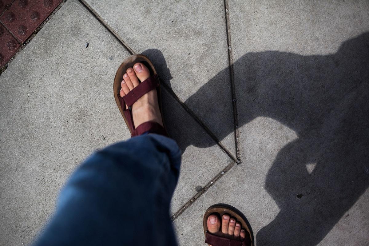 Talalgias, fascitis plantar, rozaduras y laceraciones son las dolencias más comunes que aparecen al cambiar al calzado de verano.