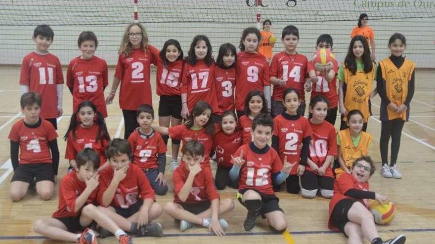 Un grupo de participantes en la jornada de deporte escolar. // FdV