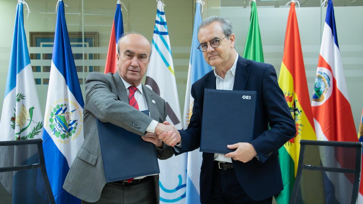 Mariano Jabonero y Juan Antonio Vigar esta mañana en la sede de la OEI en Madrid