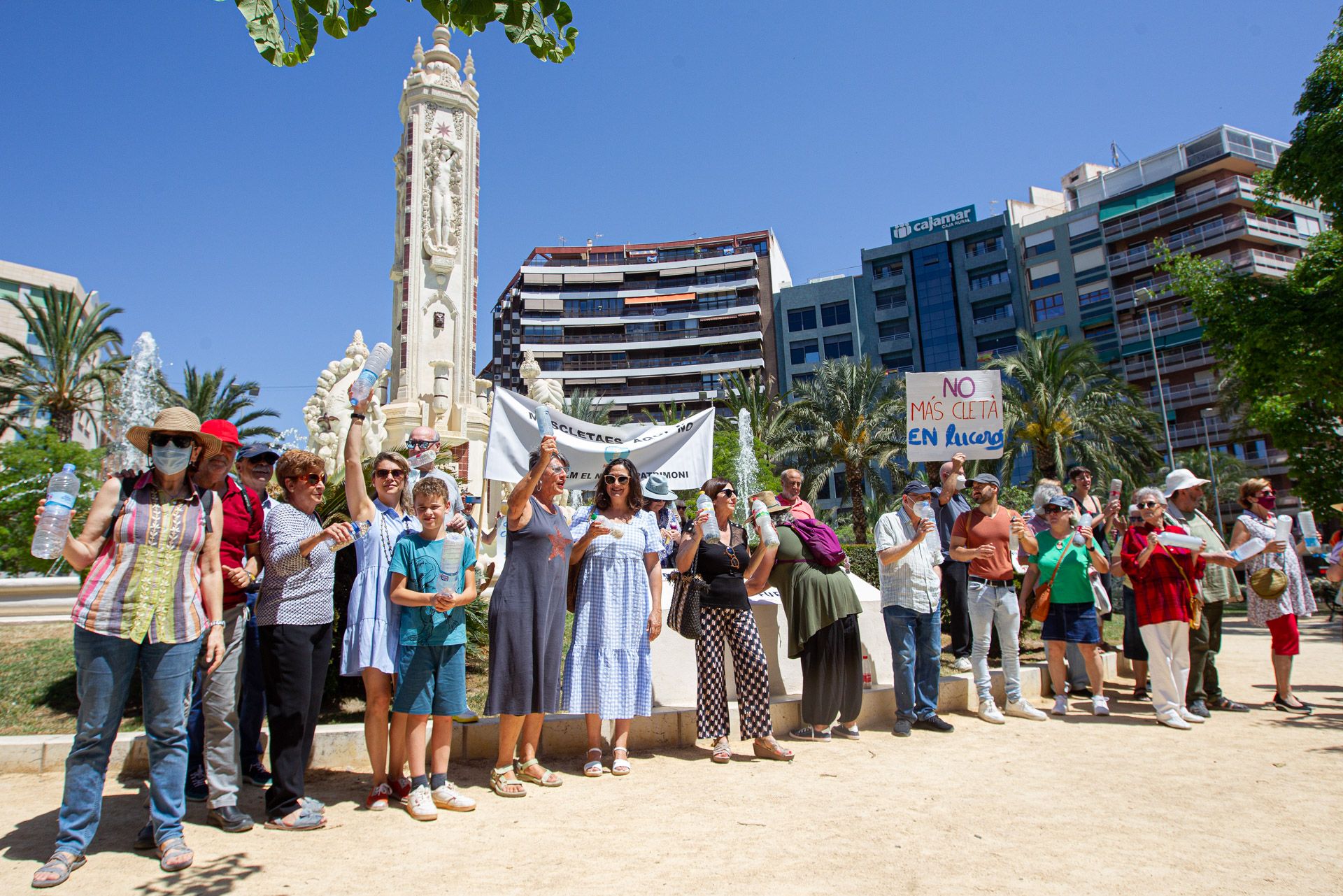 Protesta contra las mascletás en Luceros