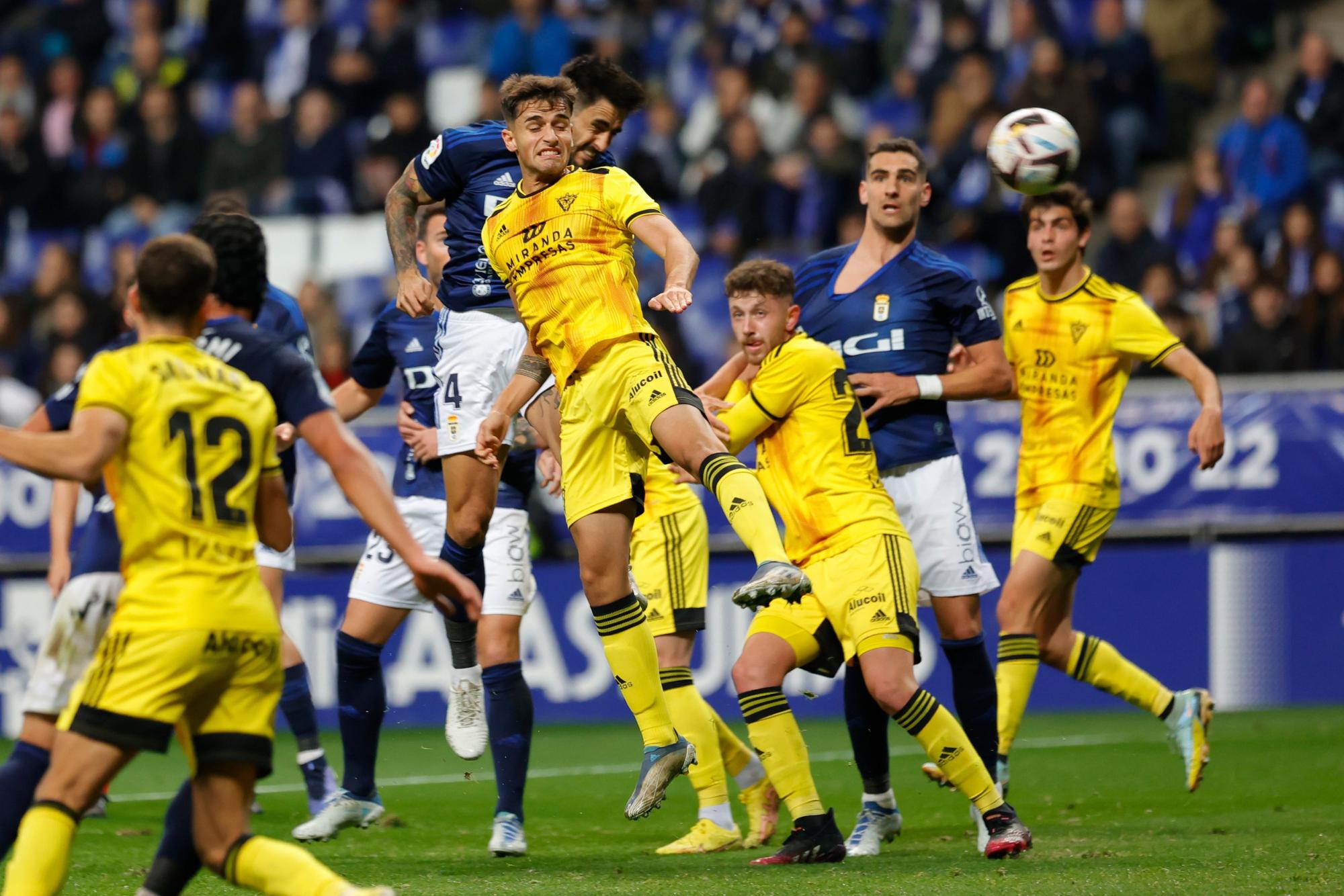 EN IMÁGENES: El Oviedo gana en casa por 1-0 frente al Mirandés