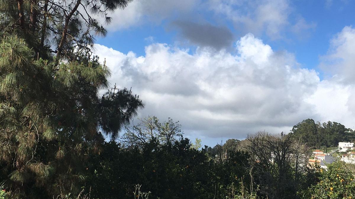 Nubes y posibles lluvias este viernes en Canarias.