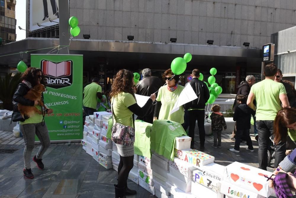 Los interinos de Educación protestan por las oposi