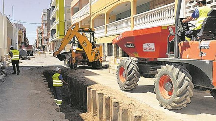 La renovación del alcantarillado de Moncofa ya llega al centro urbano