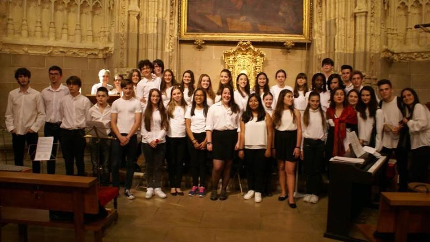 El recital corrió a cargo de 35 jóvenes que cursan Historia de la Música y la Danza.