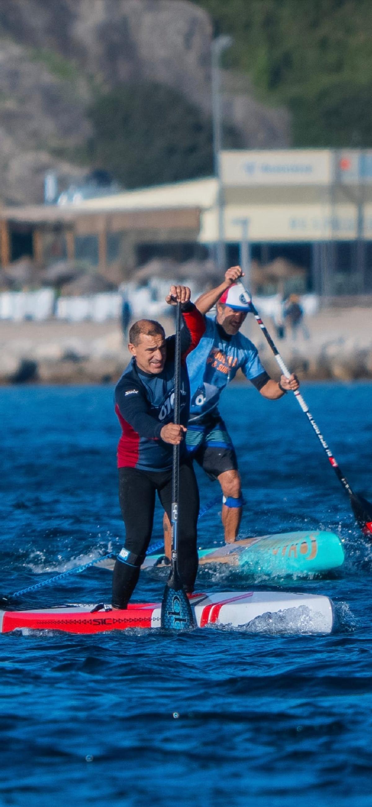 Vicent Tortajada en una prueba de pádel surf.