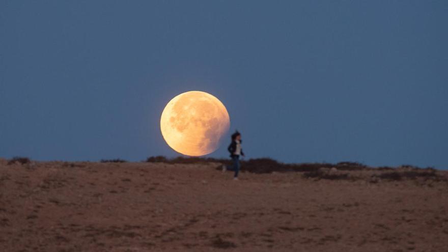 Un eclipse de Sol y otro de Luna, protagonistas en el cielo de la recién estrenada primavera