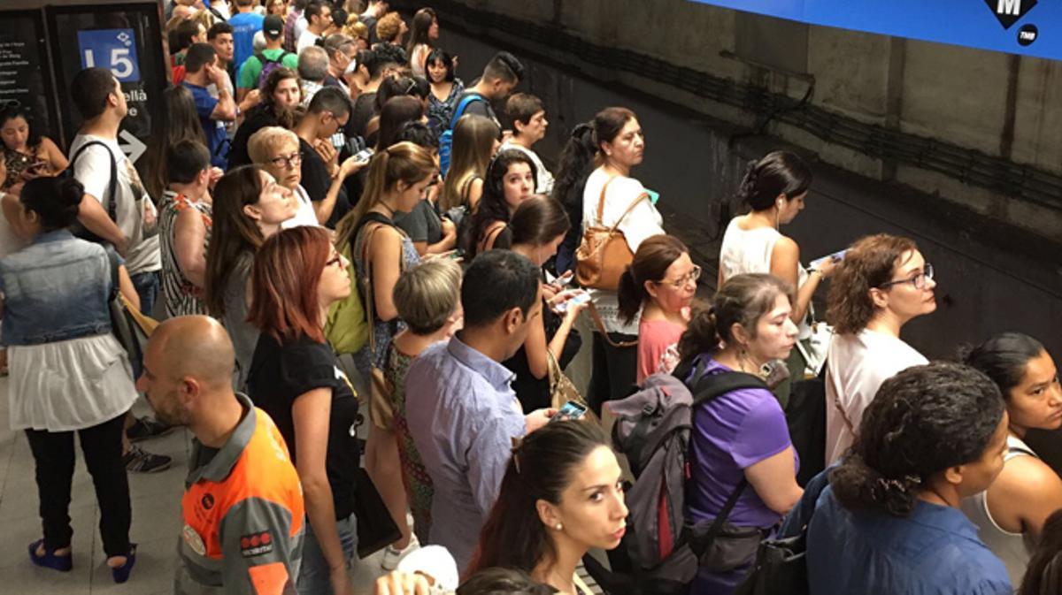 El suburbà de la capìtal catalana tornarà a comptar amb serveis mínims en els tres intervals d’aturades.