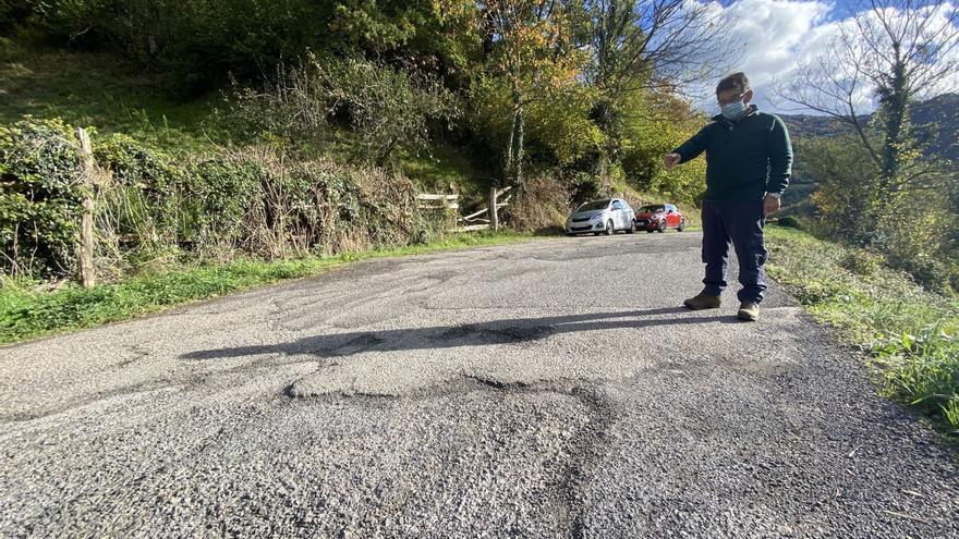 Los vecinos exigen arreglar ya el acceso al parque de las Ubiñas: “Es muy peligroso”