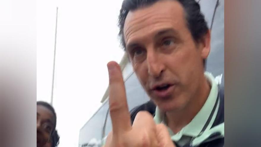 La peineta de Emery a los hinchas británicos que se burlaban de él