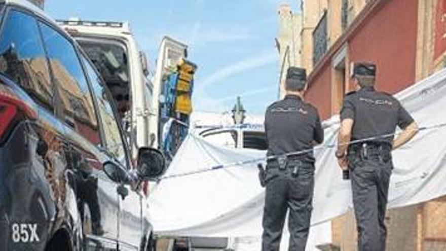 Una mujer muere en un tiroteo durante un atraco en Sevilla