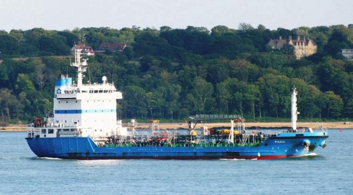 PAXOI: AÑO DE CONSTRUCCIÓN: 2009. BANDERA: Gibraltar. CONSTRUÍDO EN : China. TIPO DE BARCO: Buque cisterna. ESLORA: 90 metros. MANGA: 17 metros. TONELAJE BRUTO: 5.500 toneladas.