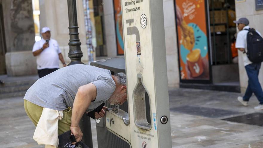 El calor extremo cambia la vida social en Mallorca: “Nunca había oído tanto ‘quiero que llegue ya el invierno’”
