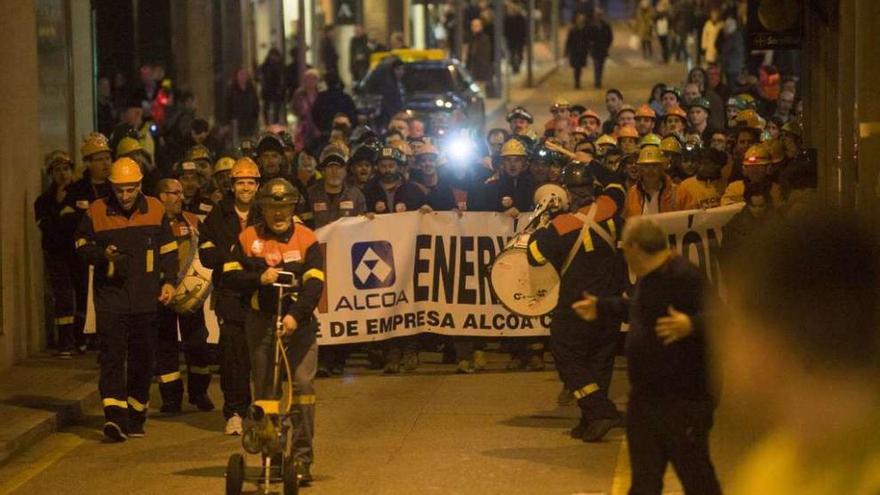 Manifestación de los trabajadores de Alcoa, el año pasado, por las calles de A Coruña.