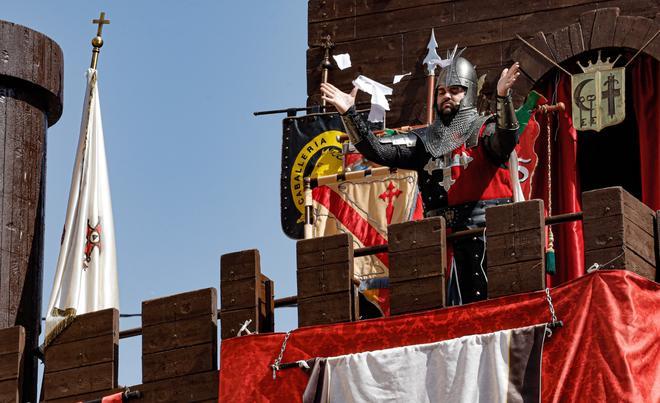 Cocentaina despide sus Moros y Cristianos a golpe de pólvora con las Embajadas y el Alardo