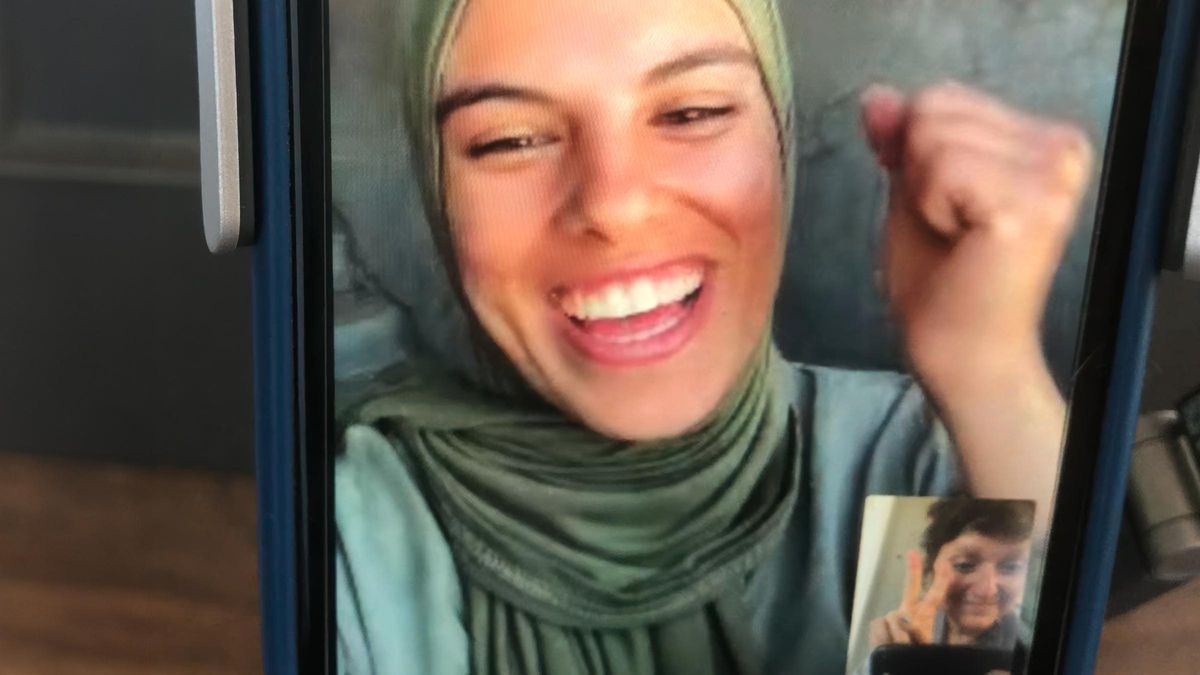 Von israelischen Raketen getötet: die in der Doku porträtierte Fotografin Fatima Hassouna.