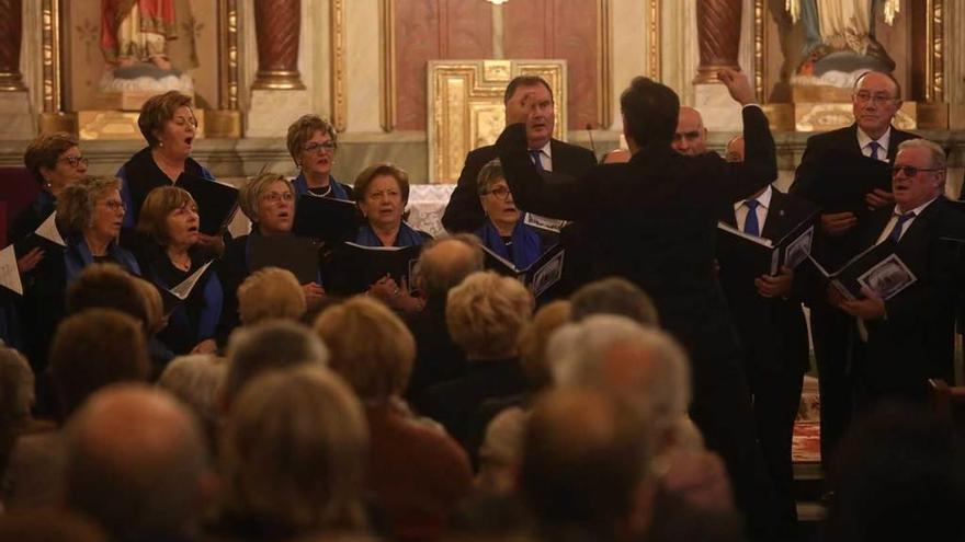 Uno de los coros participantes en el concierto organizado en Miranda.