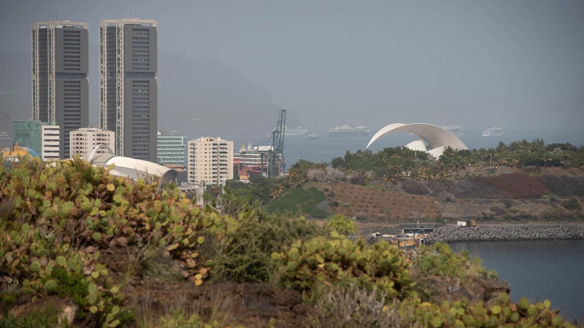 Calima sobre Santa Cruz de Tenerife.