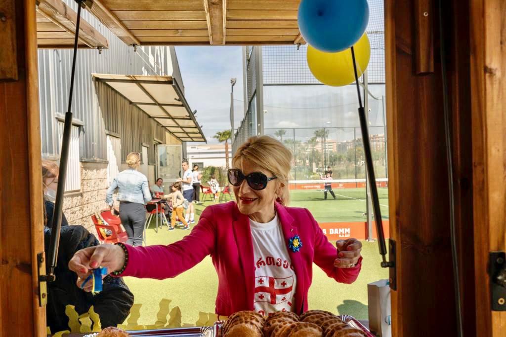 Un evento solidario logra que seis familias ucranianas refugiadas en Alicante reciban ayuda