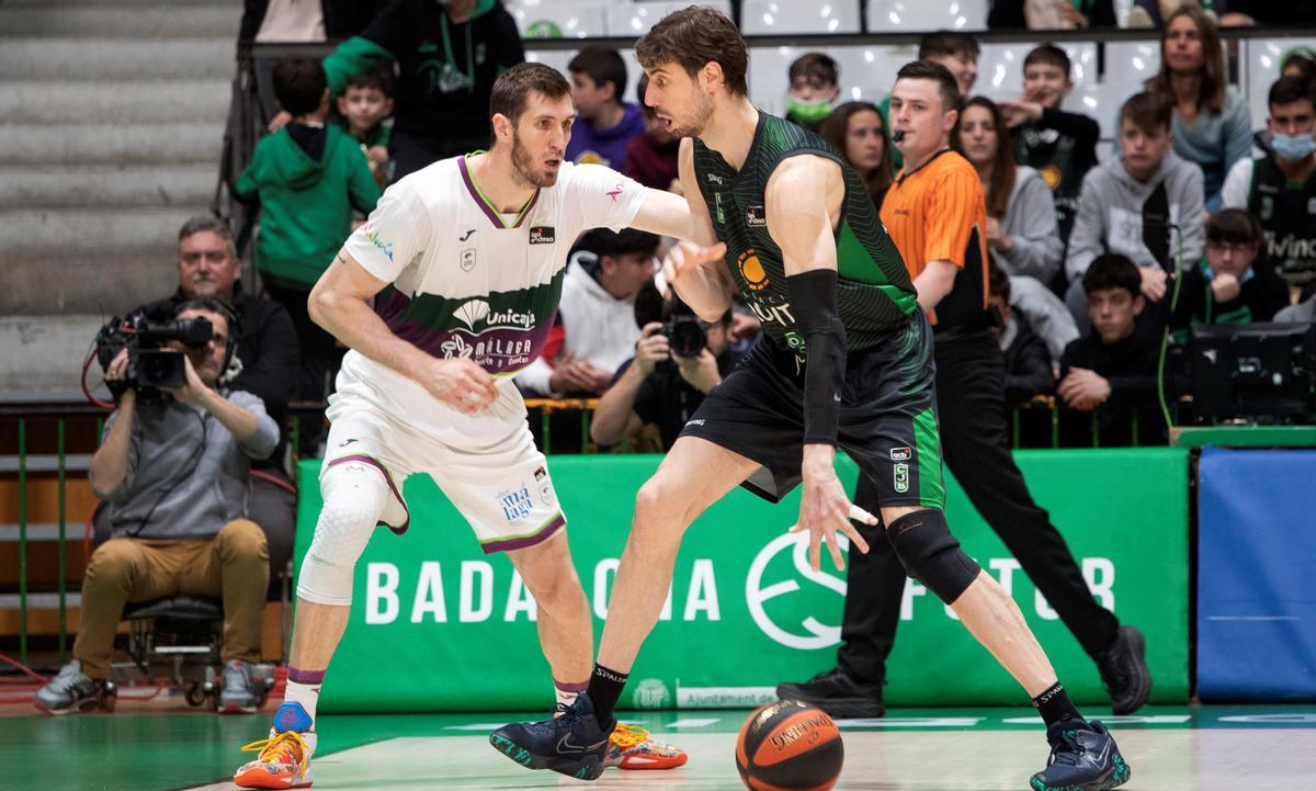 Tomic, en una acción del partido ante el Unicaja, en el Olímpic