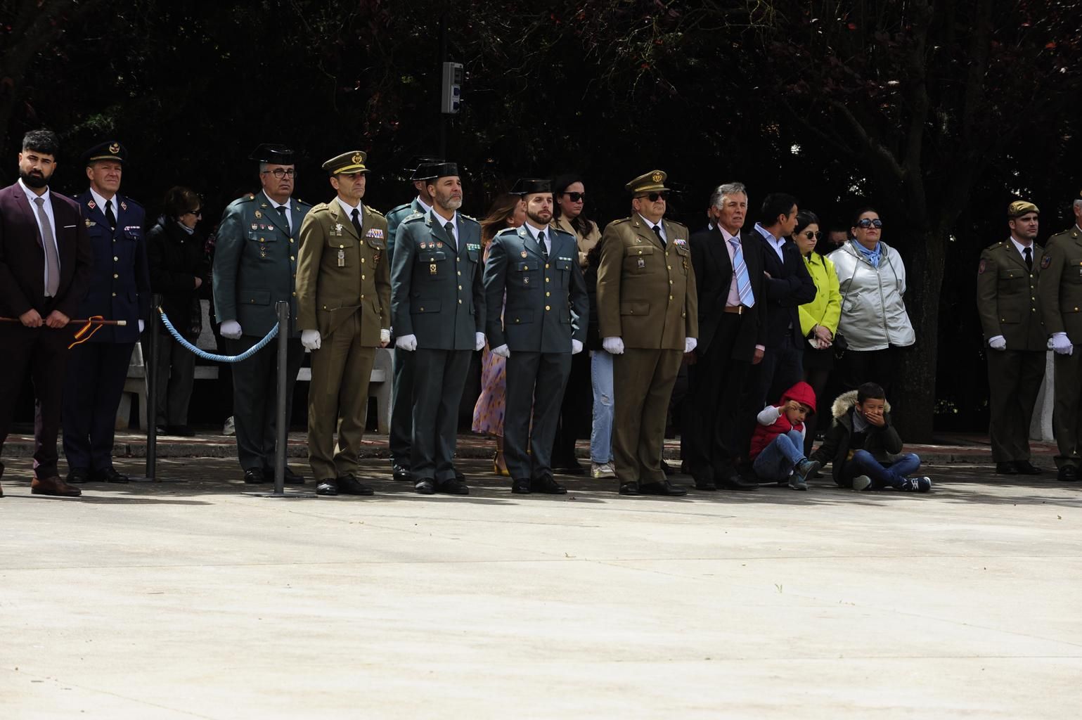Izado de bandera en Burganes de Valverde