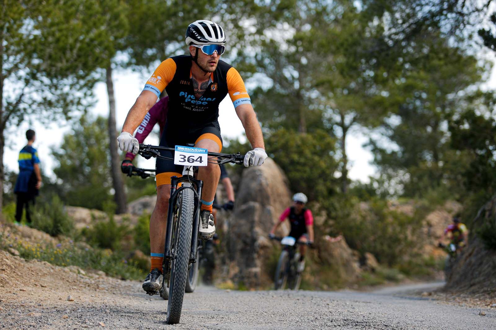 Victorias para Francisco José Medina y Laura Ríos en el Trofeo BTT Portinatx