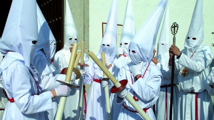 Domingo de Resurrección: Hermanos del Resucitado, en el llano del convento.