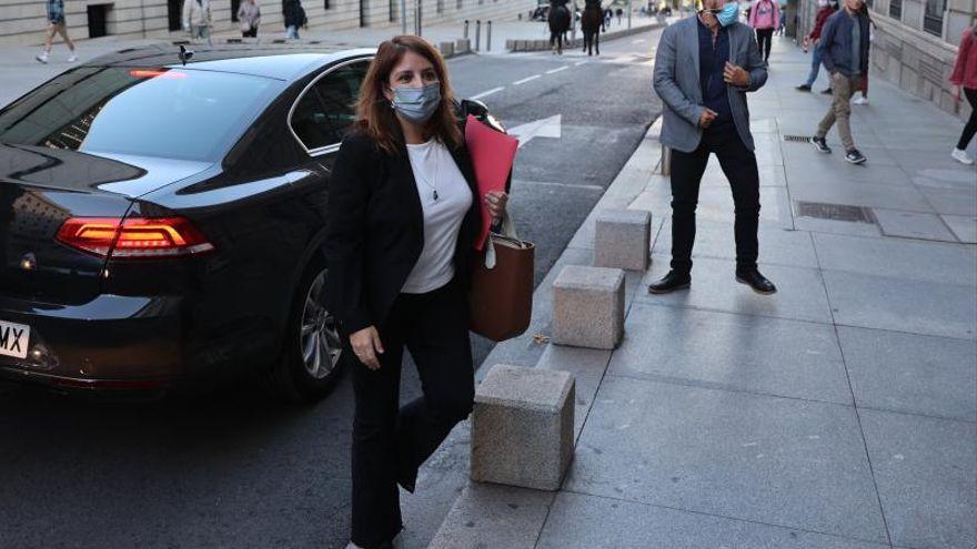 La vicesecretaria general del PSOE, Adriana Lastra, a su llegada a la reunión de la mesa.