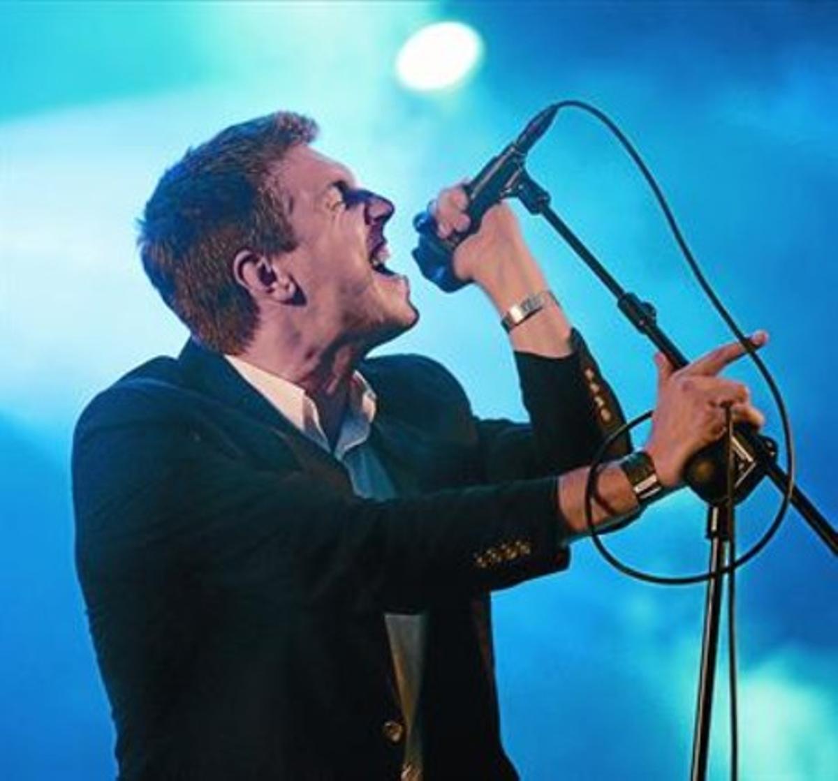 Hamilton Leithauser, líder de The Walkmen, durant el concert del dimecres a l’Arc de Triomf.