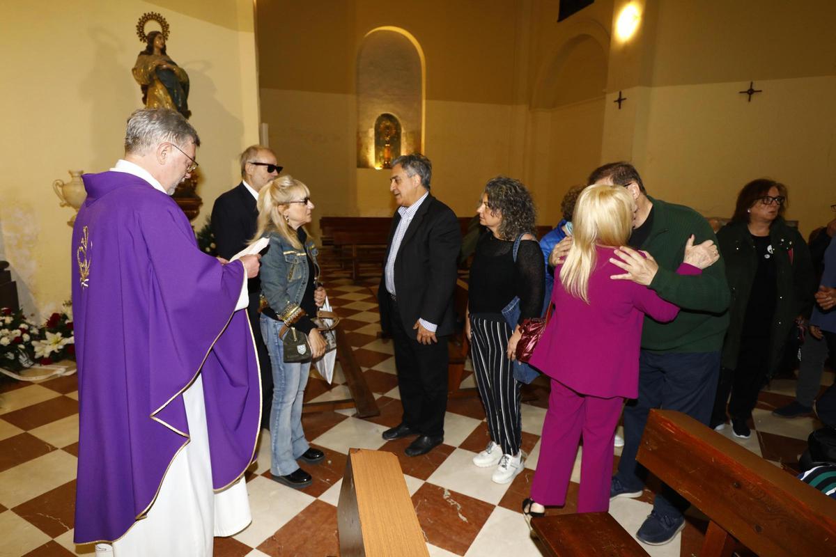 La Mantería ha acogido este lunes el funeral por Rosendo Tello.