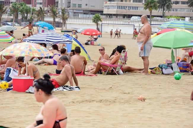 Dia del Pino en la Playa de Las Alcaravaneras