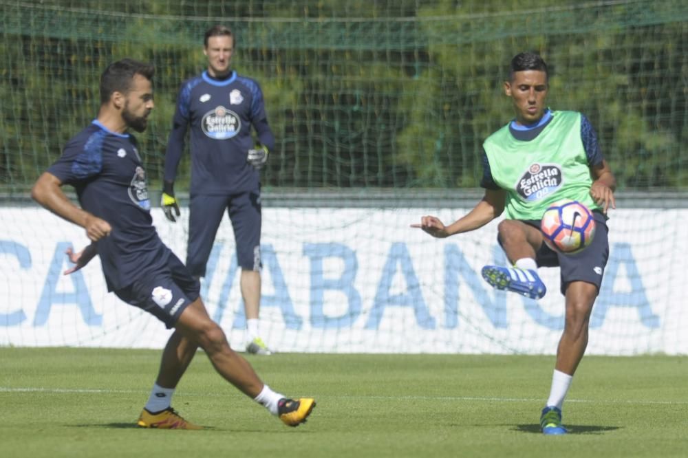 El lateral completa su primera sesión tras confirmarse su fichaje y los internacionales regresan tras sus compromisos con sus selecciones