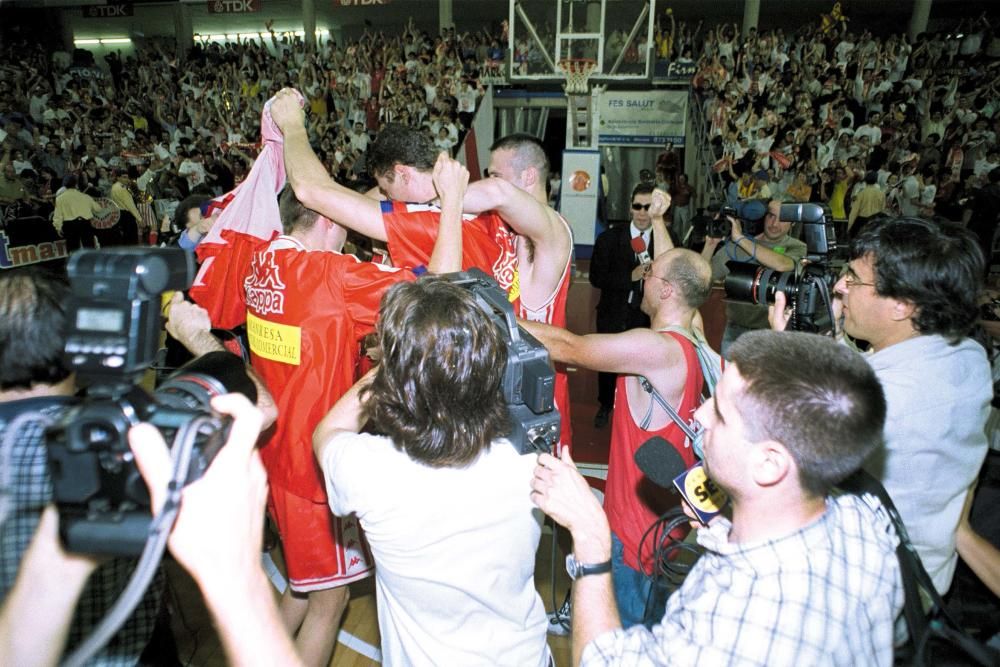 El TDK Manresa, campió de Lliga la temporada 1997-1998