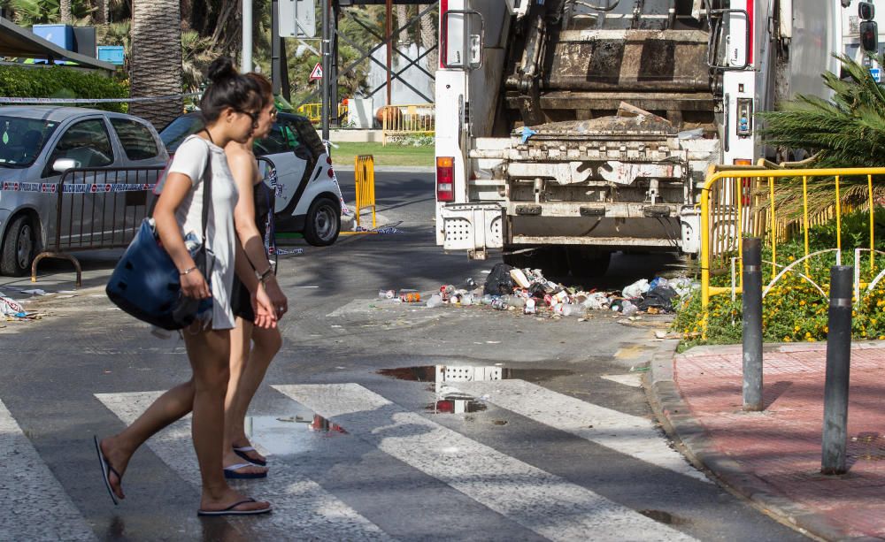 Las calles de Alicante se recuperan poco a poco de las fiestas