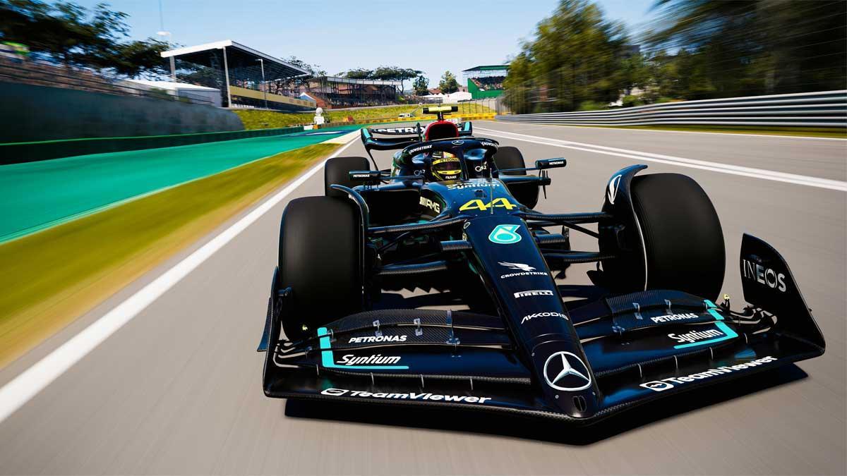 Hamilton, pilotando su Mercedes en Interlagos el pasado año