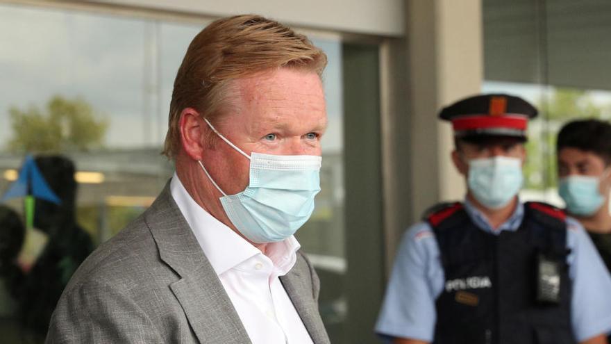 Ronald Koeman en el Aeropuerto de El Prat