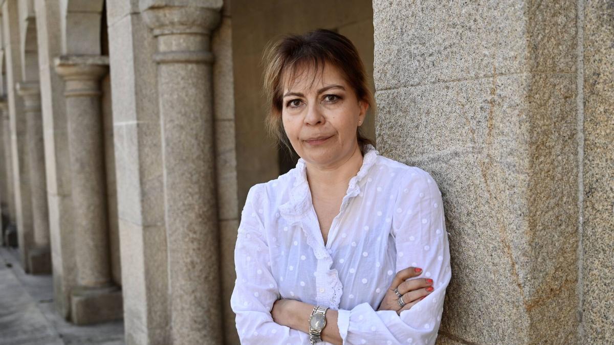 María Luisa Núñez firma con el apellido de su marido, McGuire, su obra sobre el cáncer.