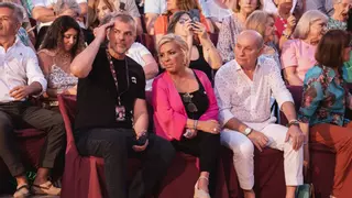 Carmen Borrego arropa a Raphael en su reaparición en Mérida: "Siempre ha estado en nuestra familia y nosotros en la suya"