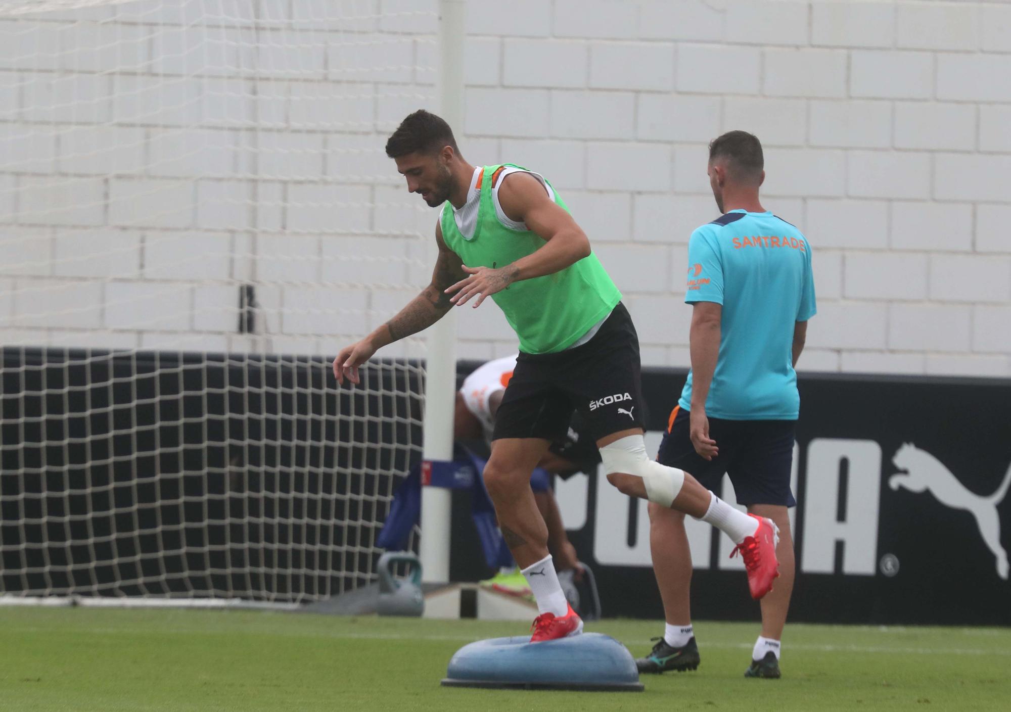 Entrenamiento del Valencia antes del encuentro frente al Athletic de Bilbao