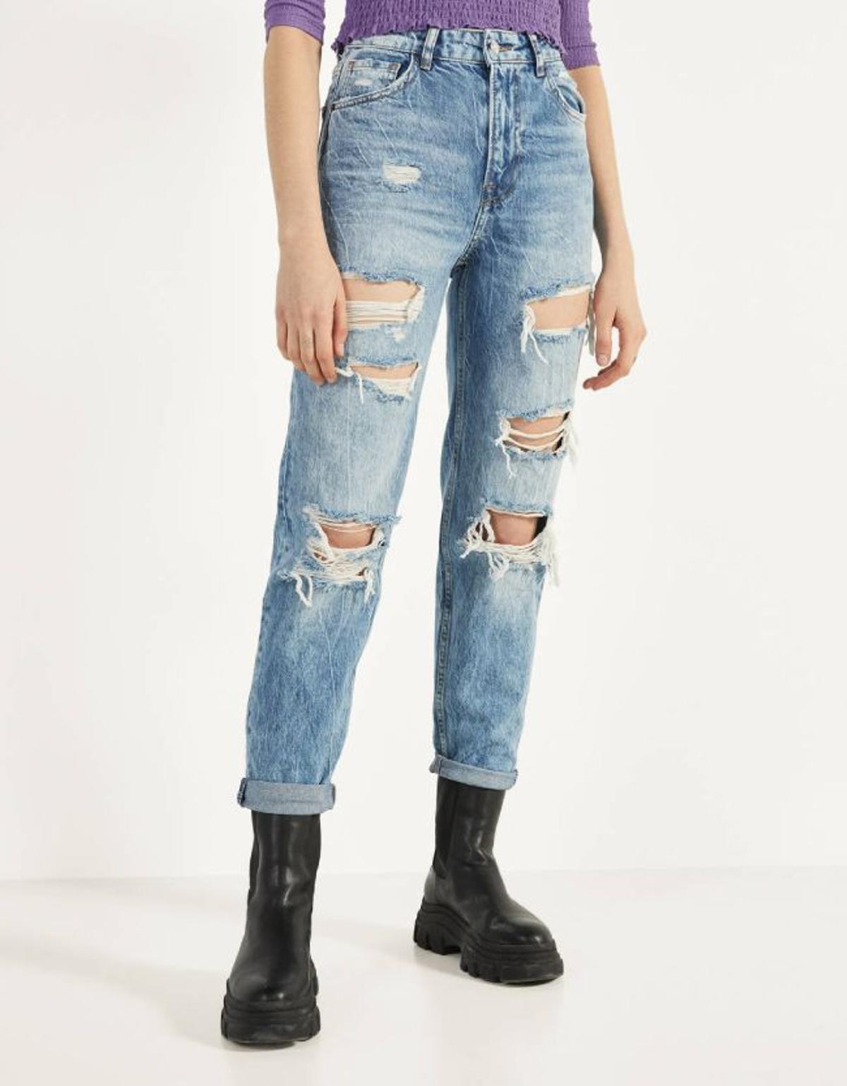 Jeans Mom Fit con rotos, 19,99 euros