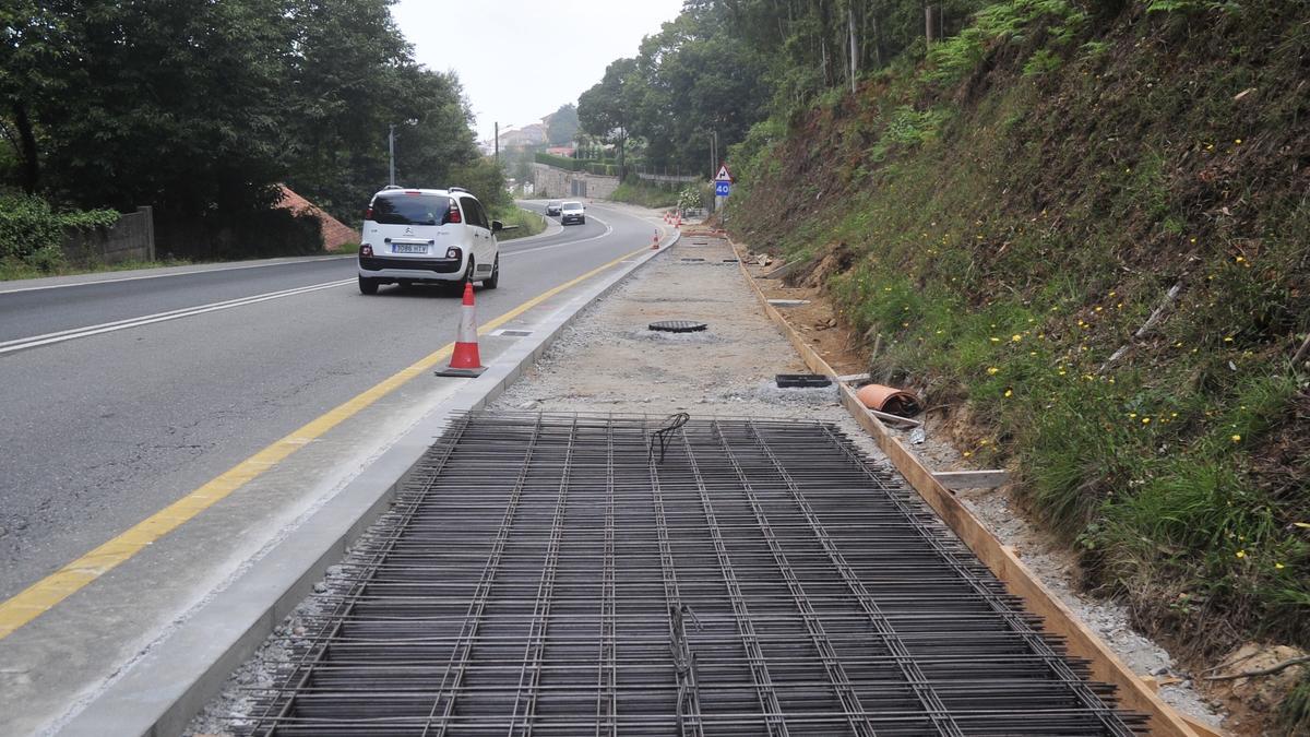 Las obras en la senda peatonal entre Trasouto y A Portela.