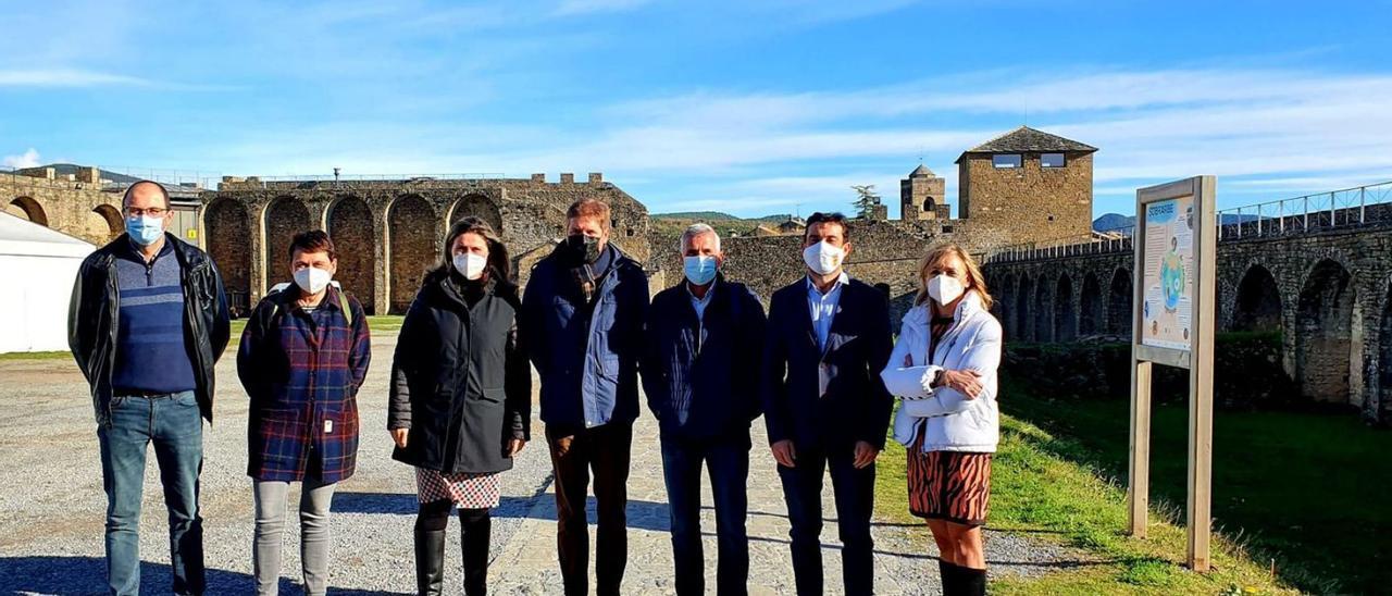 Las autoridades de Aínsa, Sobrescobio y la asociación “EsMontaña”, en Huesca.