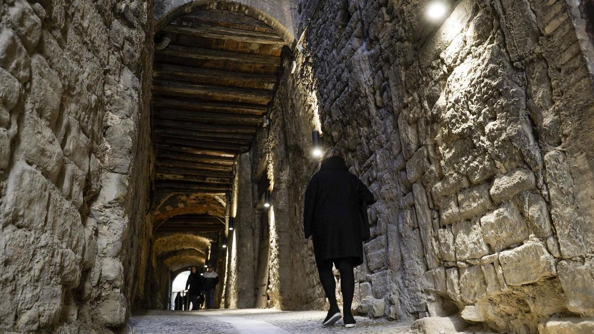Visitants en la jornada de portes obertes organitzada durant  la Festa de la Llum d’enguany