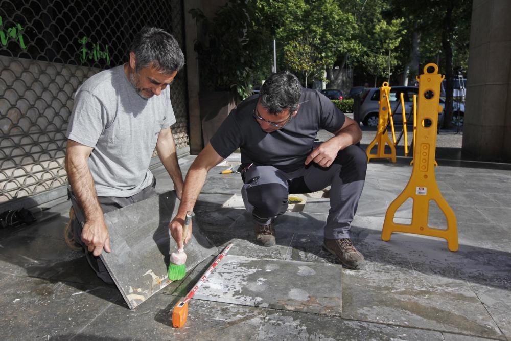 Retiren un fòssil descobert en un carrer de Girona