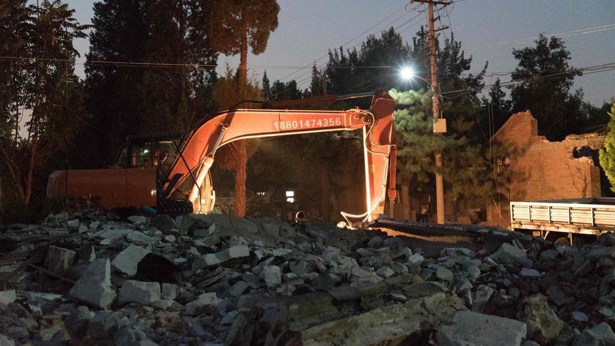 zentauroepp44531500 a jackhammer is seen beside rubble at artist ai weiwei s  le180805155957