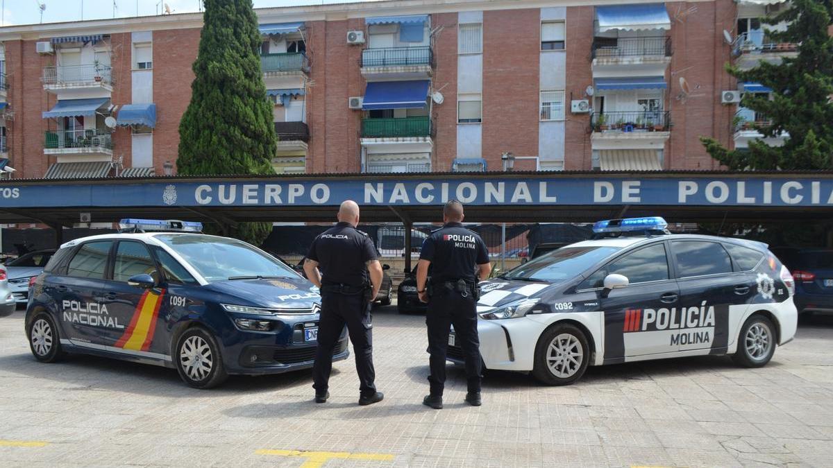 Agentes de la Policía Nacional y la Policía Local de Molina colaboran para desarticular una banda juvenil