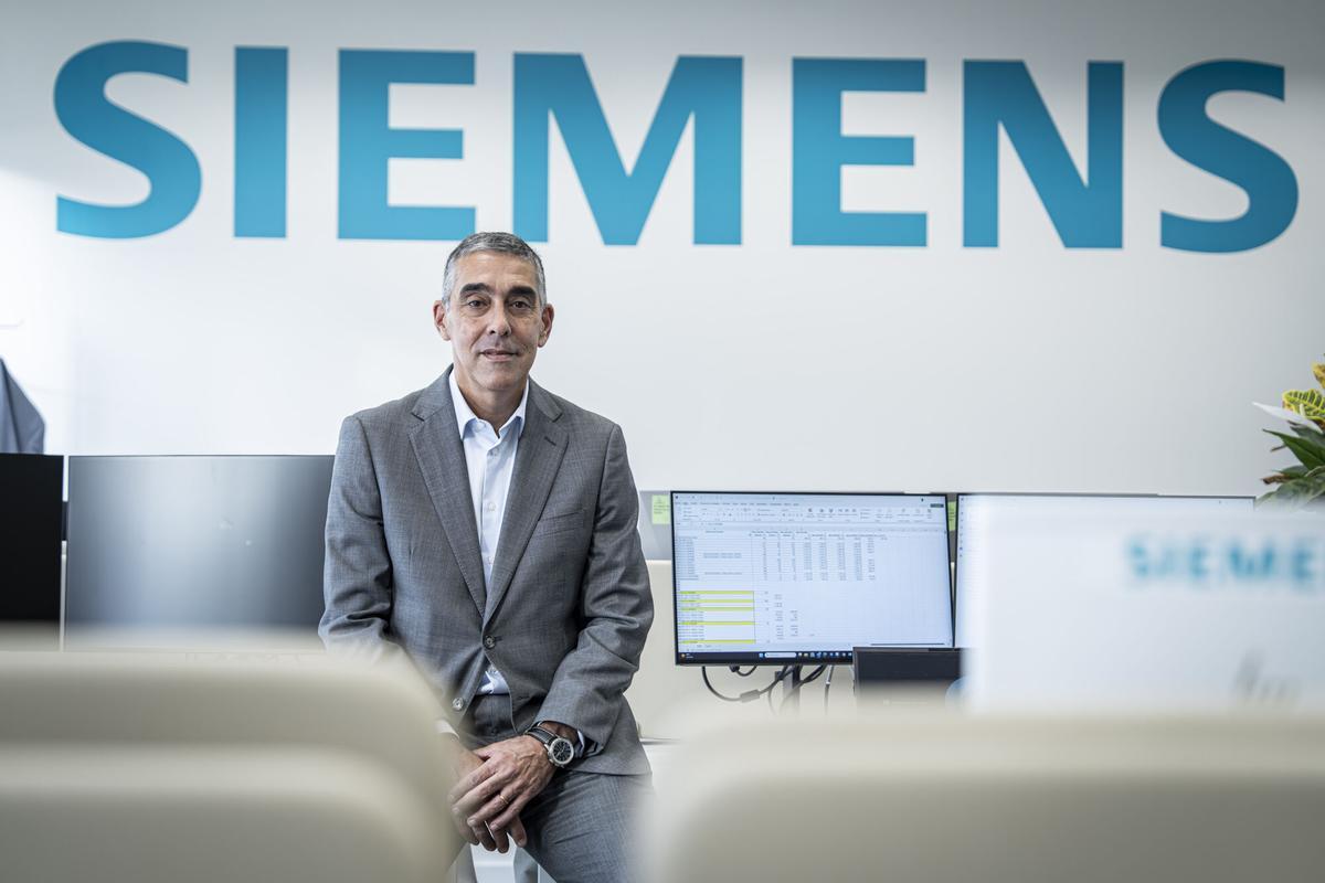 Entrevista al CEO de Siemens en España, Fernando Silva, en sus nuevas oficinas de la Torre Diagonal One.