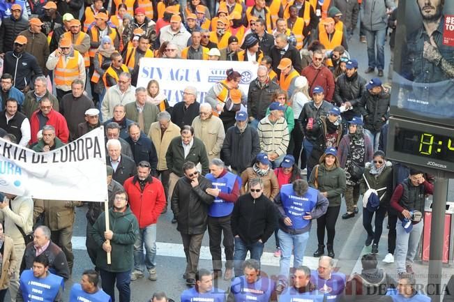 Miles de personas se manifiestan para defender la 'huerta de Europa'