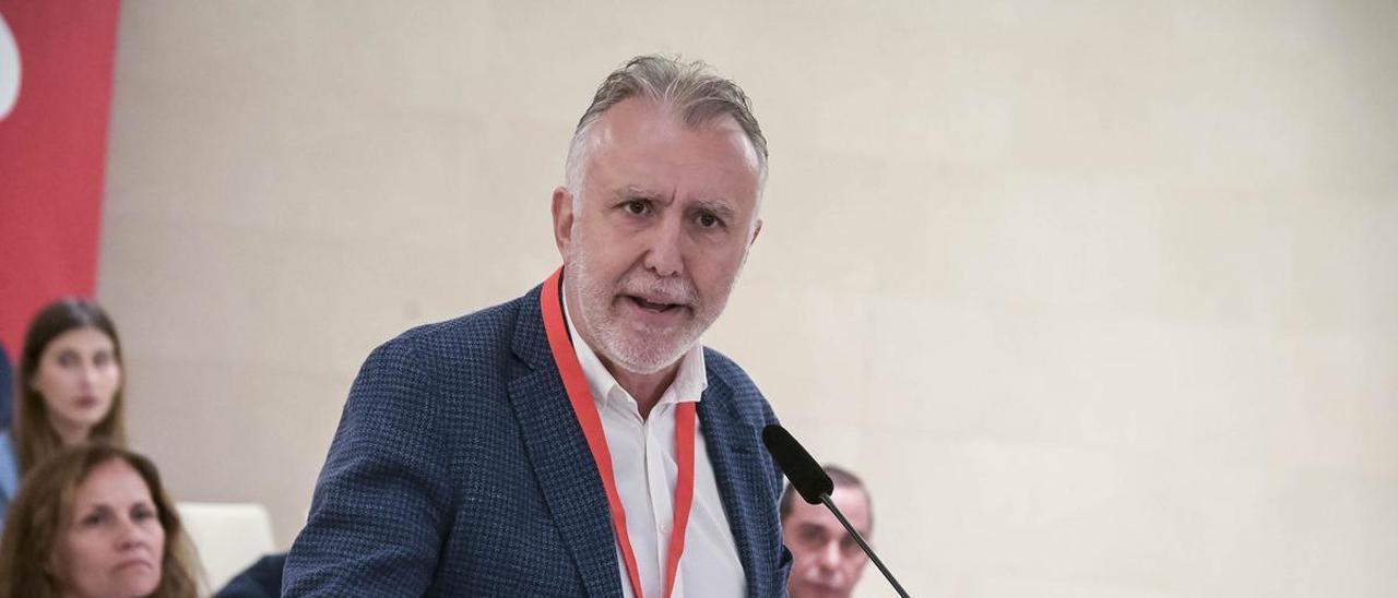 Ángel Víctor Torres durante su intervención en el Comité Regional del PSOE.